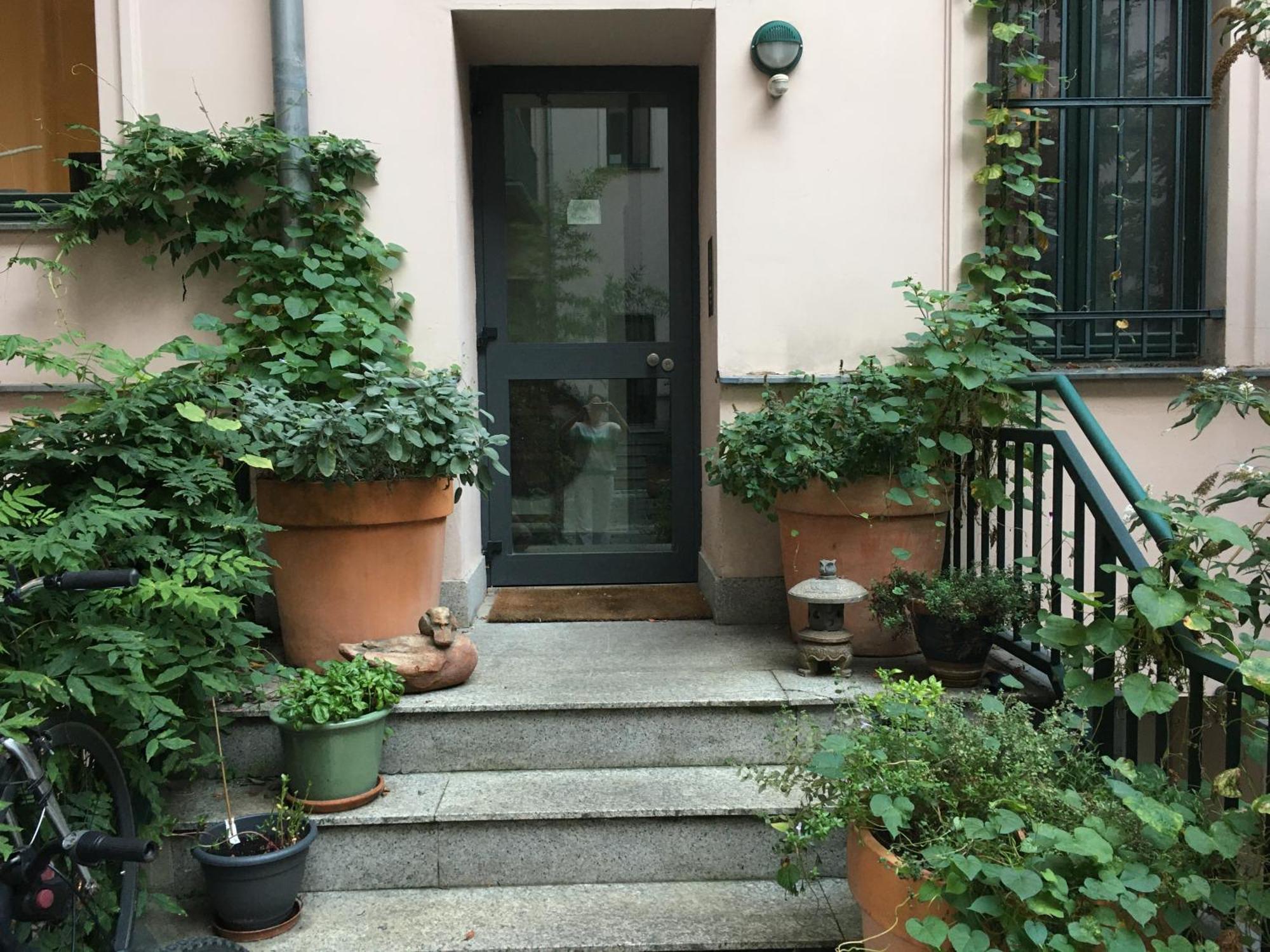 2-Zimmer-Apartment "Monbijou" Am Hackeschen Markt Berlin Dış mekan fotoğraf